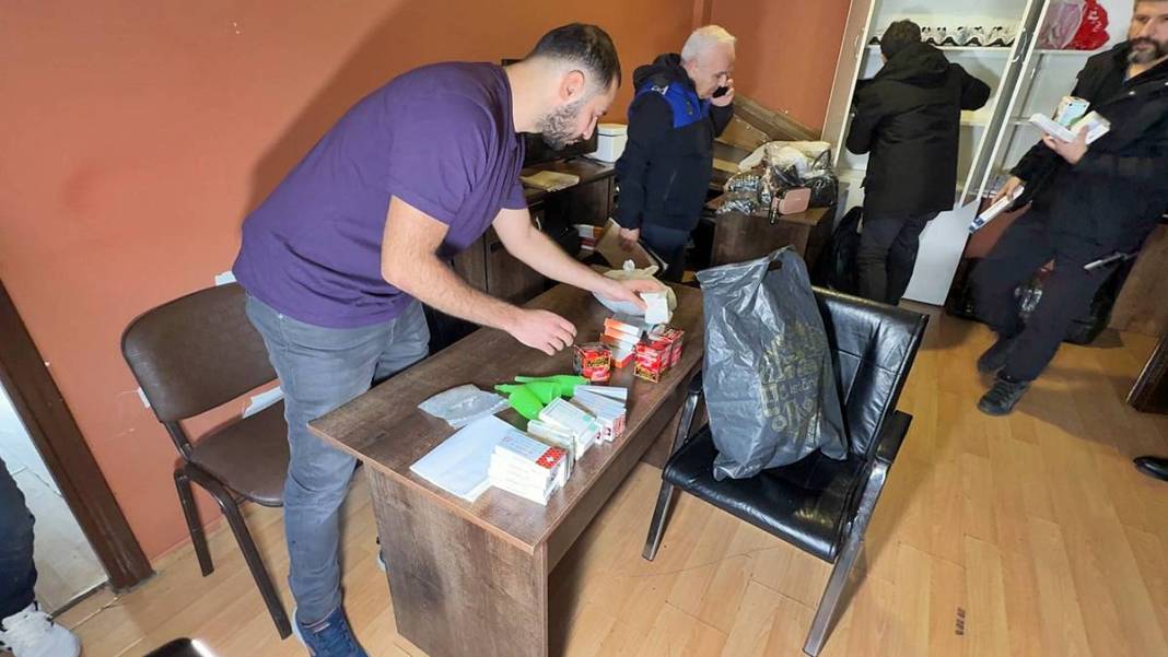 Kargo şubesini denetleyen zabıtayı şoke eden manzara! Polis intikal etti, savcılık devreye girdi 8